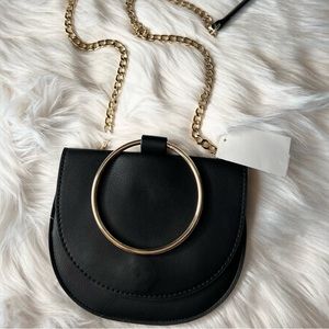 Trouvé crossbody with detachable chain